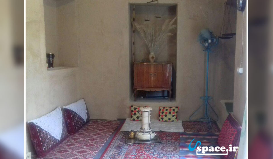 اتاق سنتی و زیبای اقامتگاه بوم گردی موبد - آباده - روستای باقرآباد