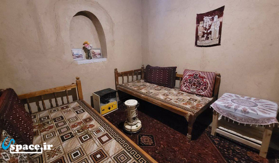 نمای داخلی اتاق اقامتگاه بوم گردی موبد - آباده - روستای باقرآباد