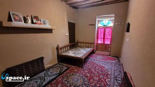 نمای داخلی اتاق اقامتگاه بوم گردی موبد - آباده - روستای باقرآباد